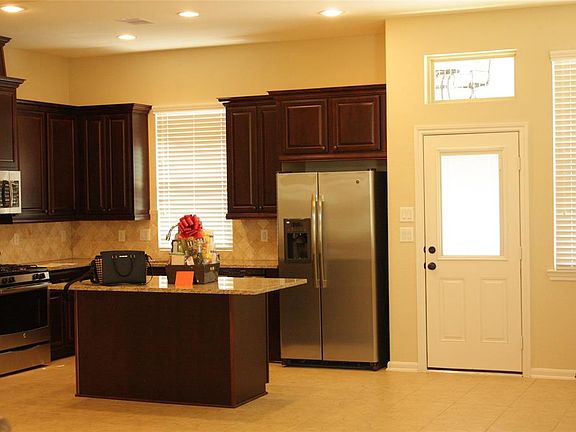 Granite counters & stainless steel appliances