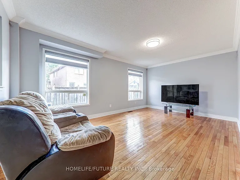 69 Heatherdale Dr #MAIN 2ND — Photo 11