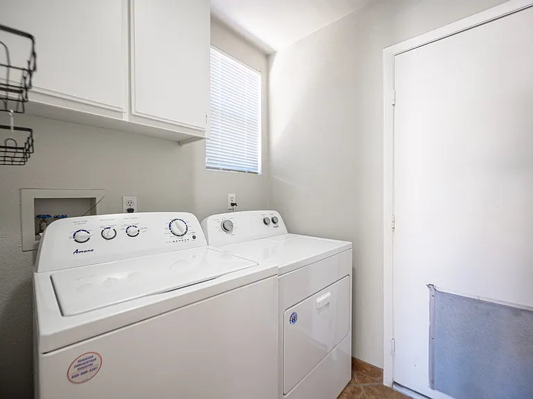 7660 Kalmalii Ave — Photo 27