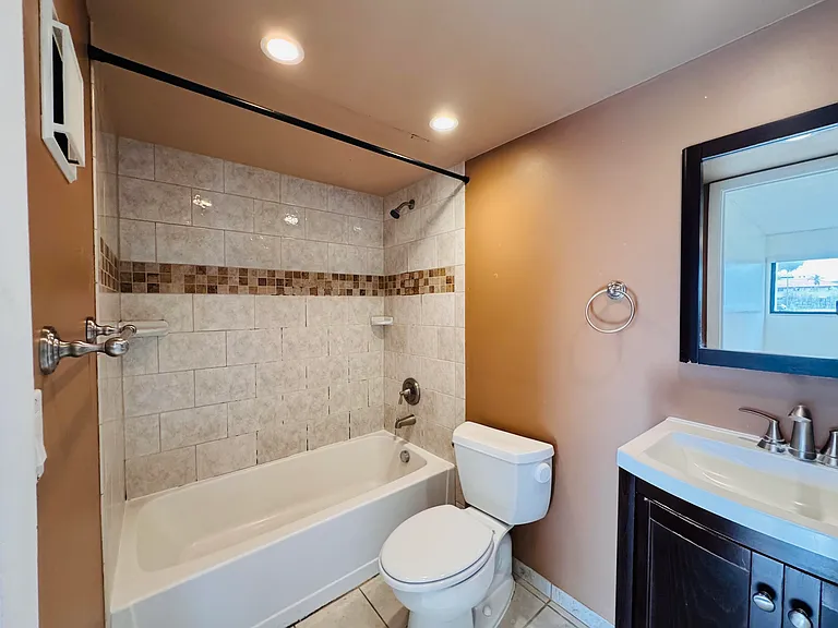20681 NE 4th Pl #105 — Photo 4