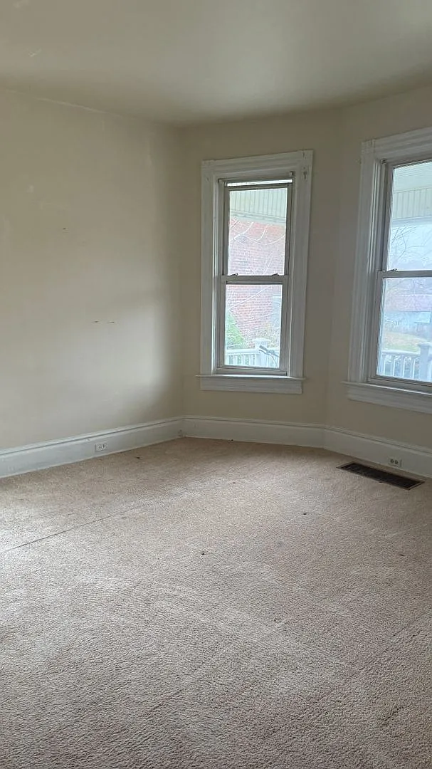 318 Center Ave - unit 1 — Photo 4