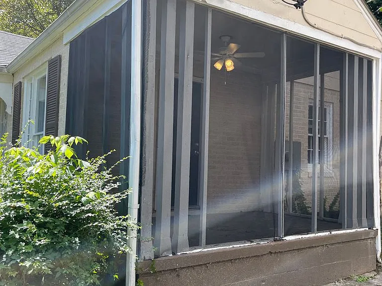 1799 S Gordon St SW — Photo 3
