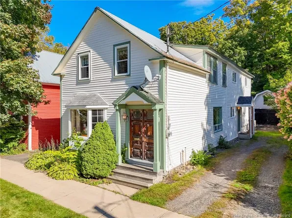 292 Saint John St, Fredericton, NB E3B 4B4
