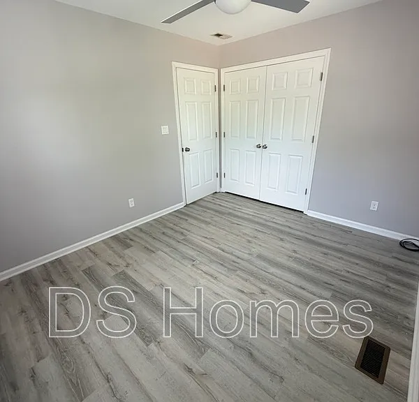 1028 Kent St — Photo 17