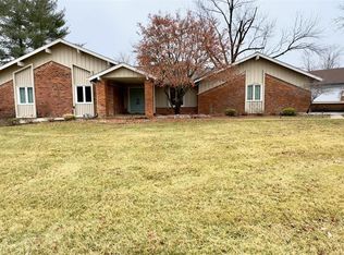 1620 Lochcrest Dr, Chesterfield, MO 63017