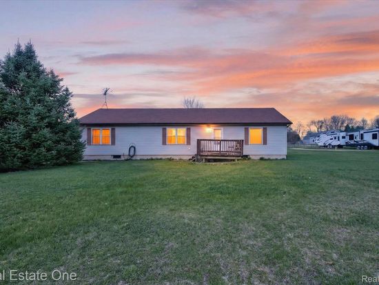 7841 Bergin Rd, Howell, MI 48843