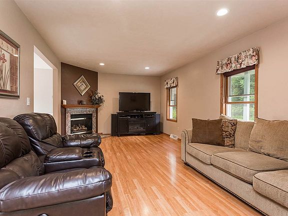 Spacious Living Room!
