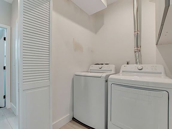 5th image of 2119 S West View St #B5