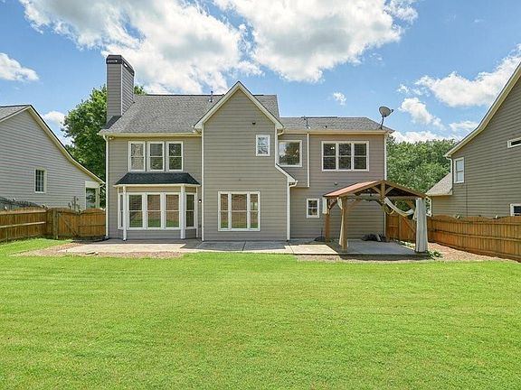 4th image of 412 Middlebrooke St