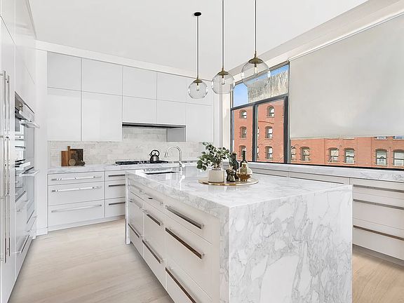 3rd image of 428 Washington St