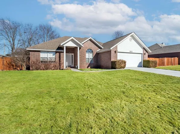 2902 Amberwood St, Springdale, AR 72762