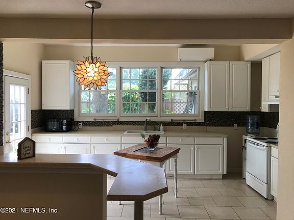 3rd image of 6181 Fordham Cir W