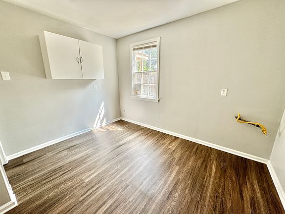 4th image of 1221 Bradbury Dr