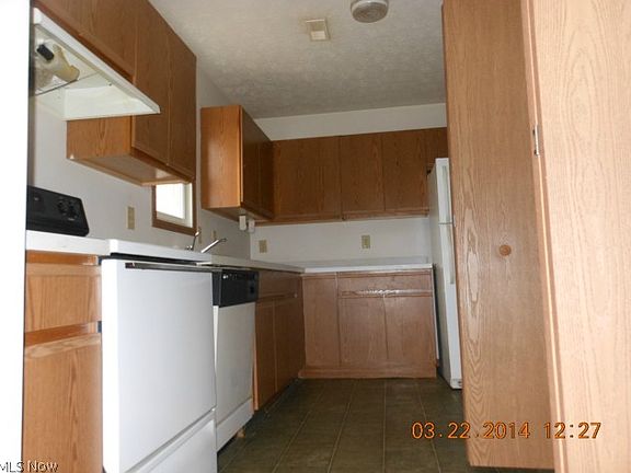 4th image of 570 N Park Ave