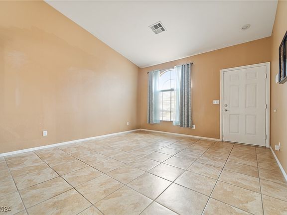4th image of 1061 Garden Prince Cir
