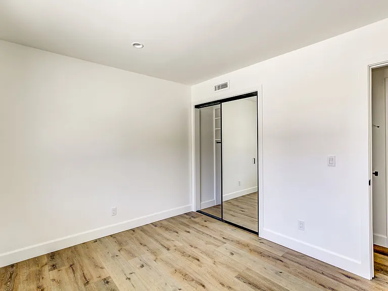 455 N Olive St — Photo 11