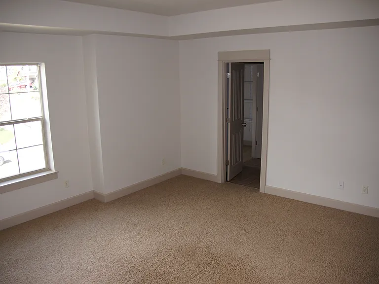 12606 Villard Pl — Photo 6