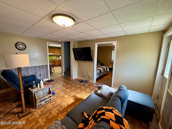 5th image of 331 Wright St