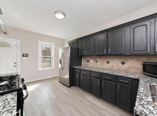742 E Downer Pl, Aurora, IL 60505