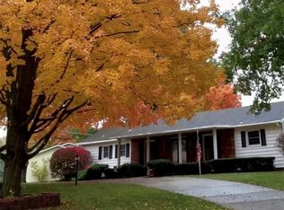 1718 Country Ln, Atchison, KS 66002