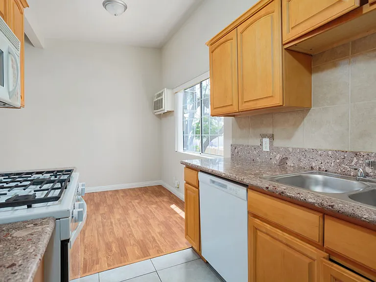 5412 Willowcrest Ave #3 — Photo 9