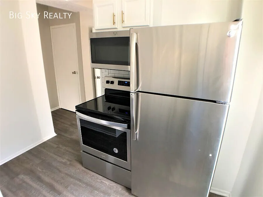 881 Oak Street — Photo 4
