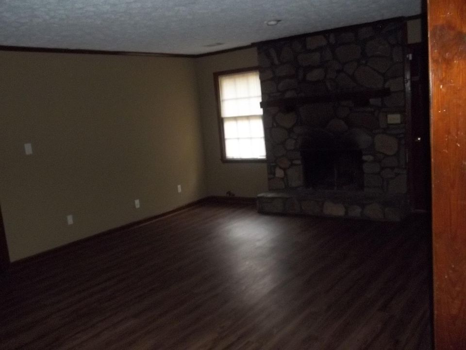 2nd image of 1361 Fairview Rd