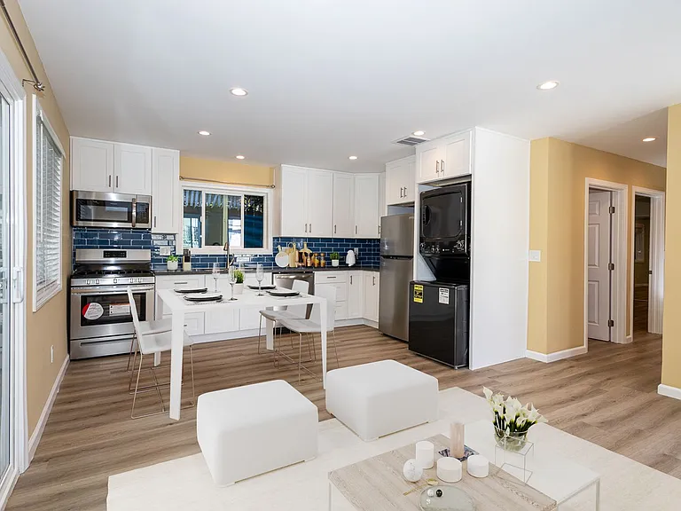 614 S Sycamore Ave — Photo 3