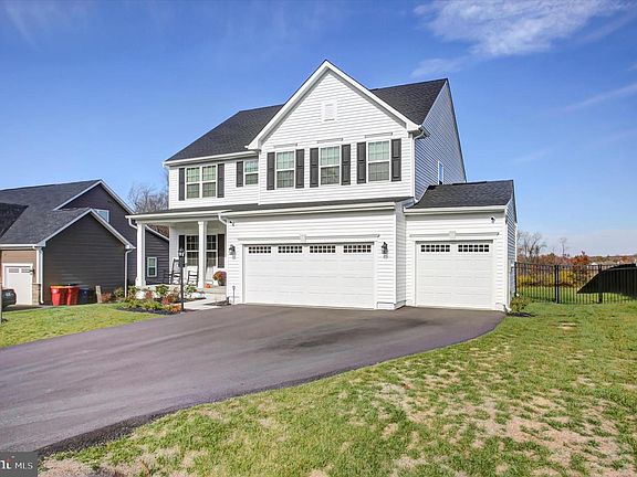 3rd image of 1585 Shannon Dr S