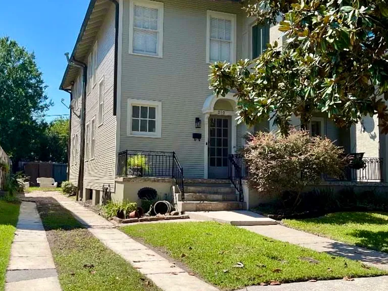 210 Jefferson Ave — Photo 1