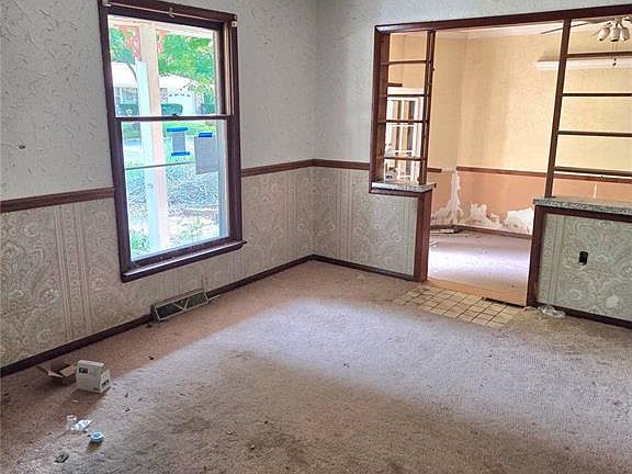 3rd image of 328 Michael Ln
