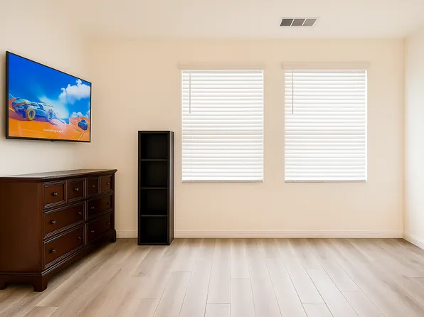 13822 Sagebrush Cir #102, Corona, CA 92880