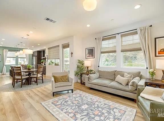 5th image of 715 Rockview Road
