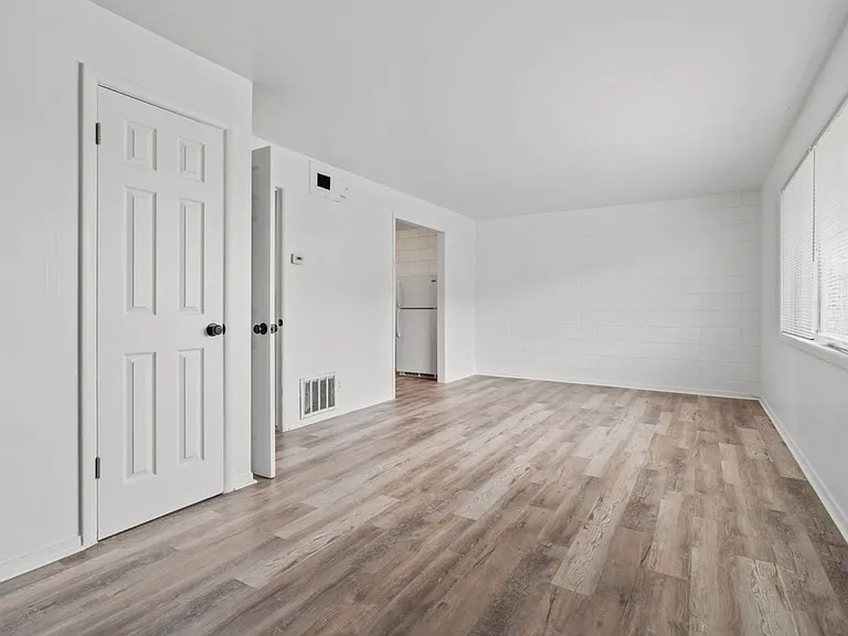 171 E 4500 S — Photo 22