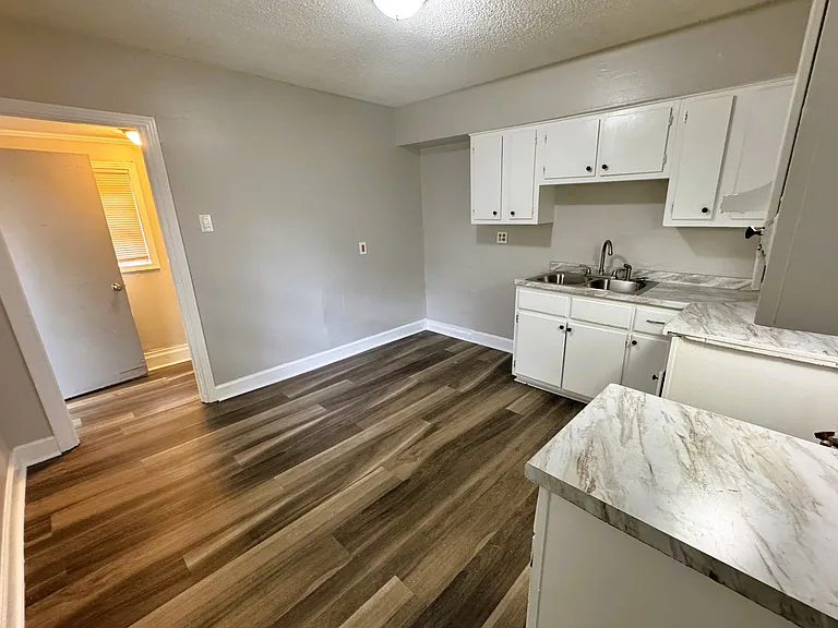 1644 Russwood Rd — Photo 6