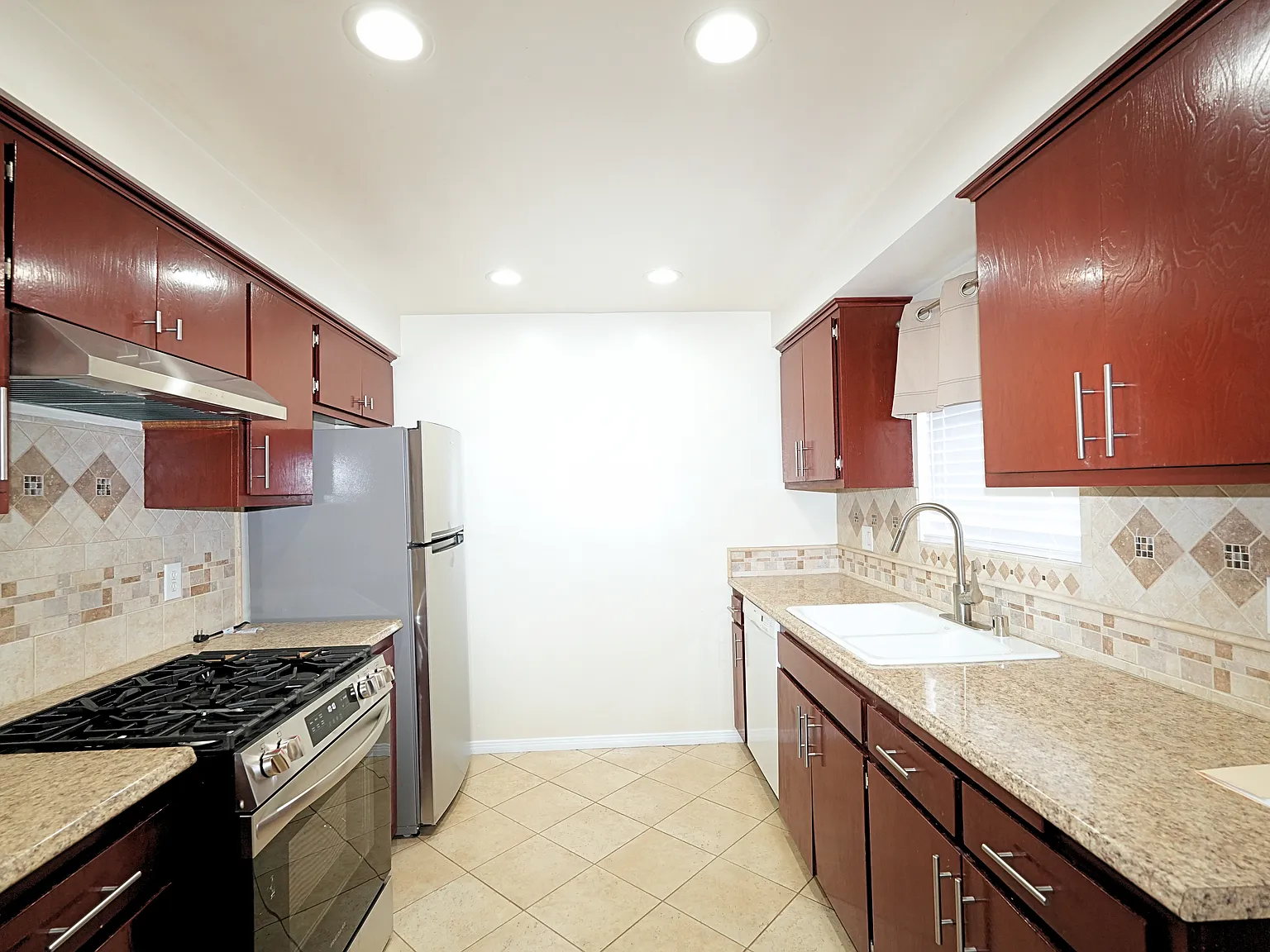 10126 Western Ave — Photo 4