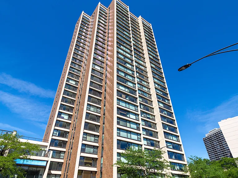 1850 N Clark St #2206 — Photo 1