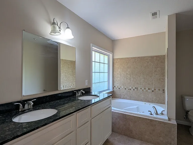 1130 Twin Hill Ln — Photo 19