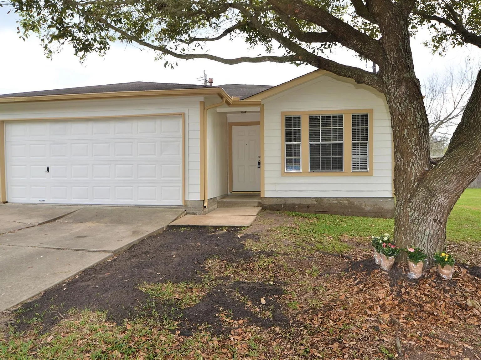 3 bed, 2.0 bath, 1474 sqft, $1,695 — Photo 3