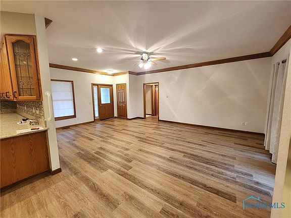 5th image of 556 Becklee Dr