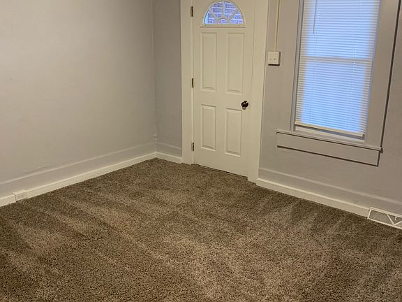 4th image of 18 E 1st Ave