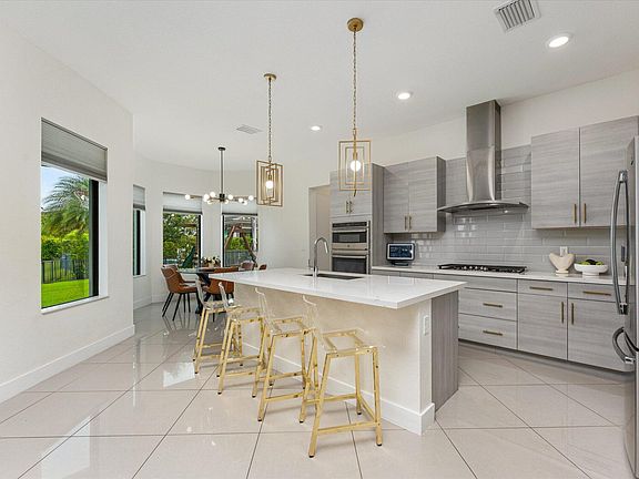 3rd image of 10765 Windward Street
