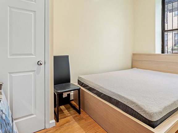 4th image of 109 W 105th St #1CR