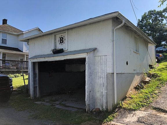 5th image of 108 W Pine St