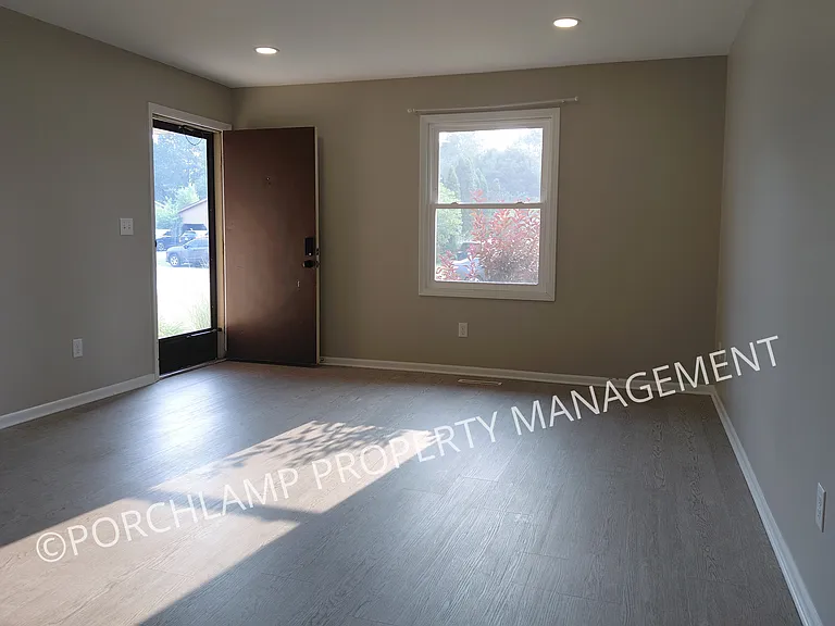 4546 Sarafield St NE — Photo 5