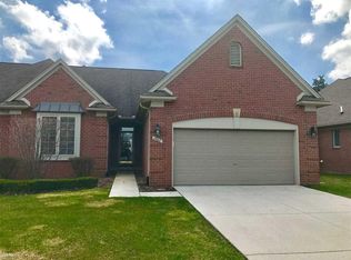 1960 Glenwood Dr, Sterling Heights, MI 48310