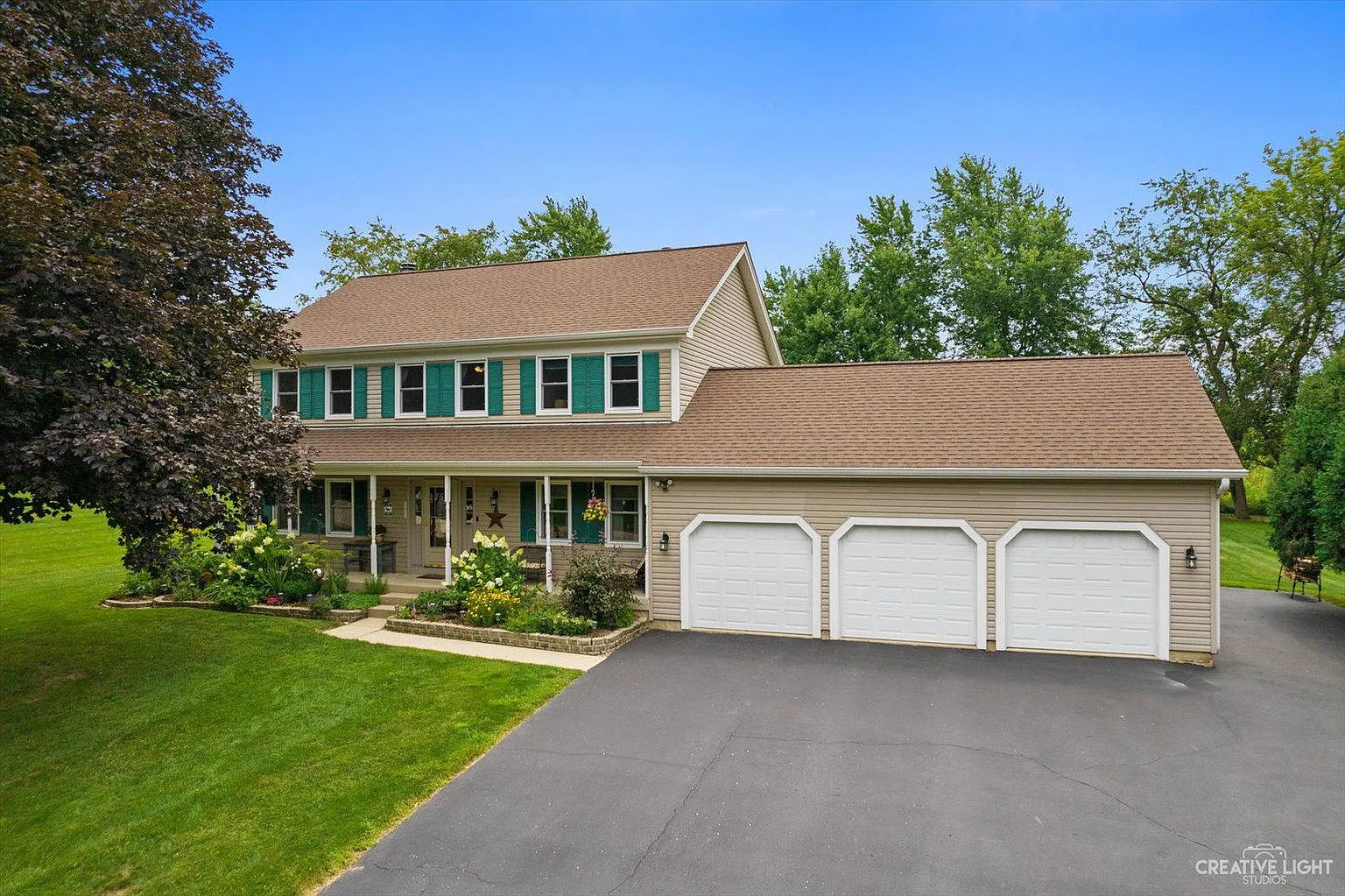 705 Surrey Ln photo 1