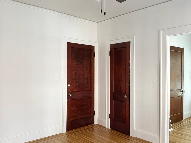 2325 Glenmary Ave #1 — Photo 5