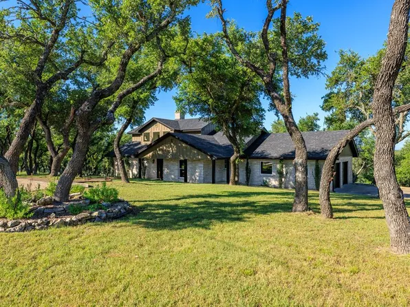 810 Country Creek Ln, Fredericksburg, TX 78624