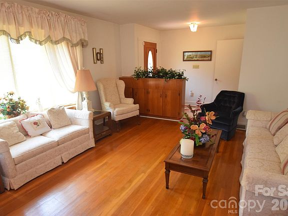 3rd image of 531 Seneca Pl